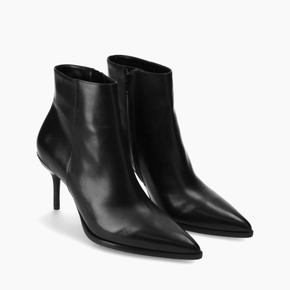 Ankle leather boots by Free Lance paris